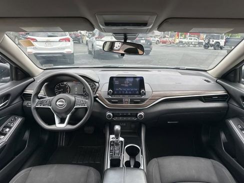Used 2024 Nissan Altima 2.5 SV FWD image 22