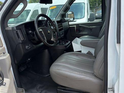 Used 2019 Chevrolet Express 3500 w/ Driver Convenience Package RWD image 11