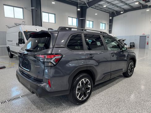 Used 2025 Subaru Forester Premium AWD/4WD image 5