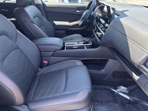 New 2025 Nissan Pathfinder Platinum w/ Cargo Package image 10