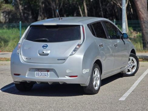 Used 2013 Nissan Leaf SV w/ Premium Pkg image 9