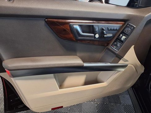 Used 2013 Mercedes-Benz GLK 350 4MATIC image 16