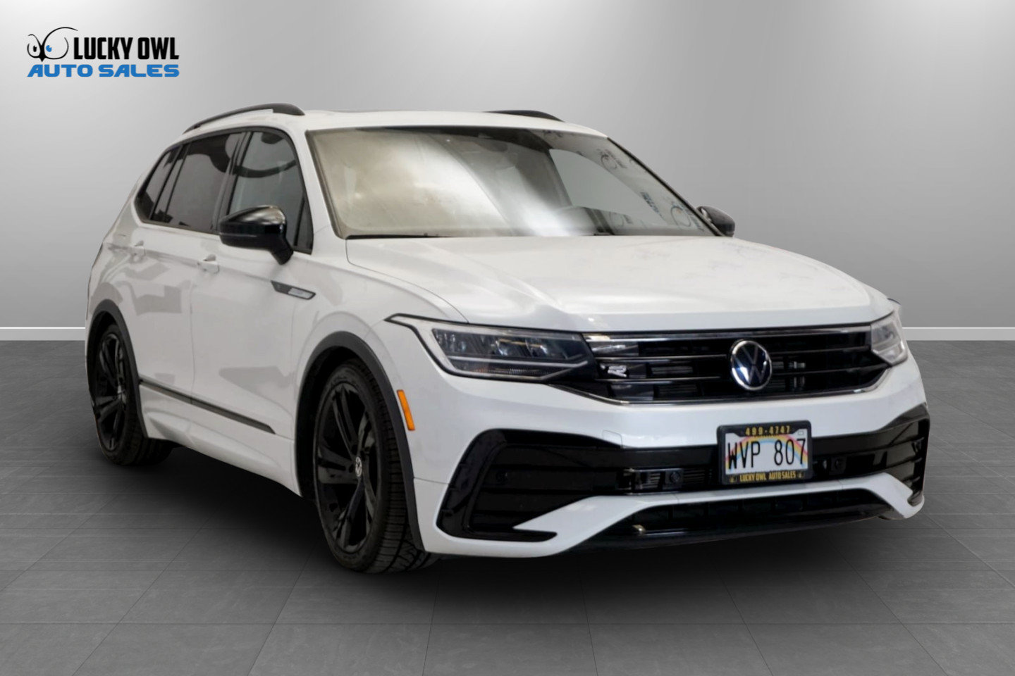 Used 2023 Volkswagen Tiguan SE R-Line FWD image 3