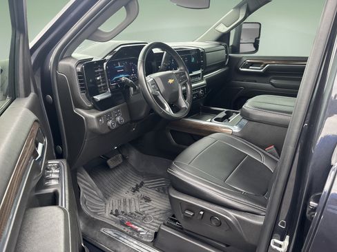 Used 2024 Chevrolet Silverado 2500 LT AWD/4WD image 9