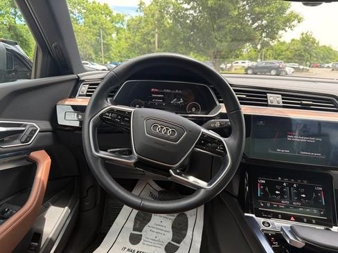 Used 2023 Audi e-tron Premium Plus AWD/4WD image 15