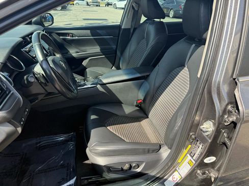 Used 2018 Toyota Camry SE image 9