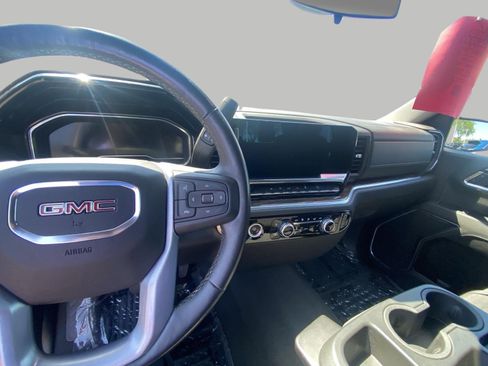 Used 2022 GMC Sierra 1500 Elevation w/ X31 Off-Road Package AWD/4WD image 16