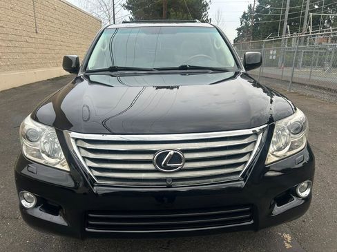 Used 2011 Lexus LX 570 4WD w/ Luxury Pkg image 2