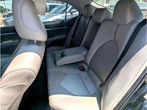 Used 2018 Toyota Camry SE image 30