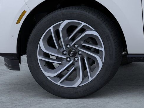 New 2025 Lincoln Navigator Reserve AWD/4WD image 19