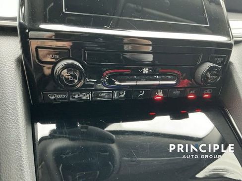 Used 2022 Jeep Grand Cherokee L Laredo w/ Luxury Tech Group I image 13