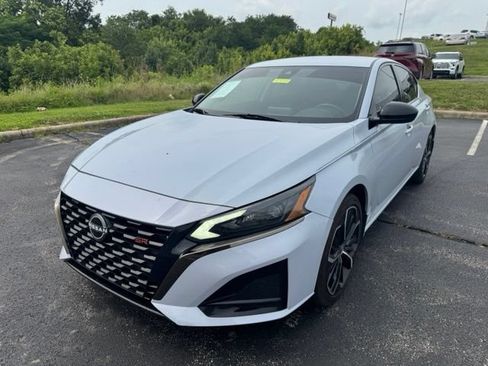Used 2023 Nissan Altima 2.5 SR FWD image 7