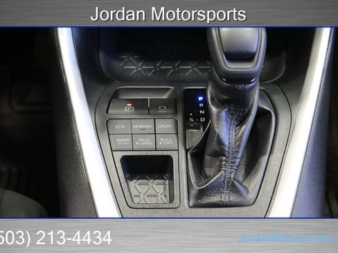 Used 2020 Toyota RAV4 LE image 23