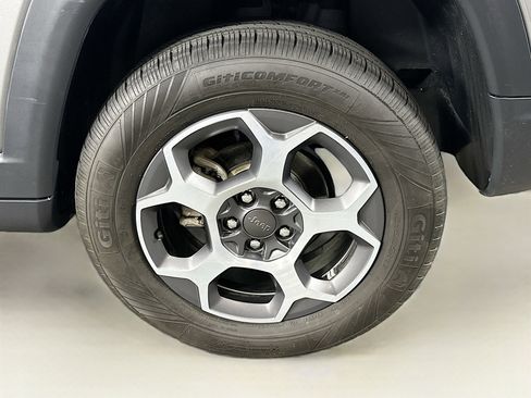 Used 2022 Jeep Compass Trailhawk w/ Trailhawk Convenience Group image 11