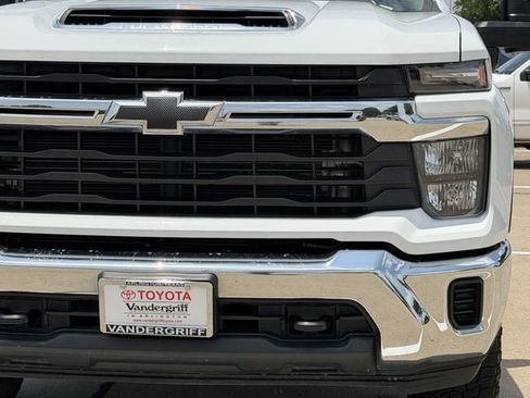 Used 2024 Chevrolet Silverado 2500 LT AWD/4WD image 9