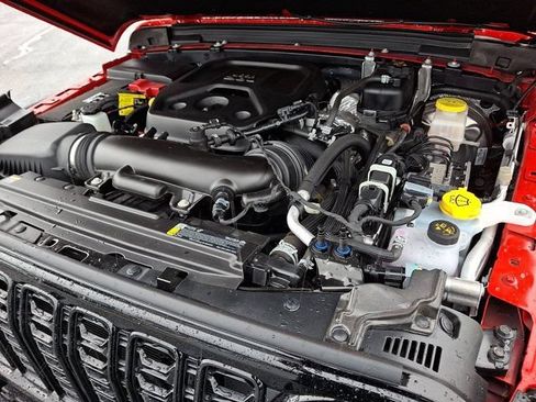 Certified 2026 Jeep Wrangler Sport AWD/4WD image 32