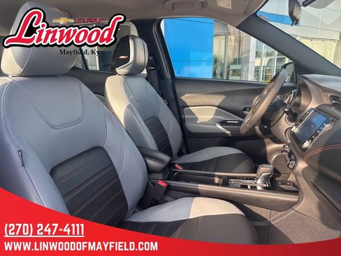 Used 2024 Nissan Kicks SR w/ SR Premium Package image 25