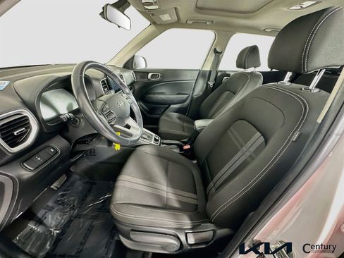 Used 2023 Hyundai Venue SEL image 19