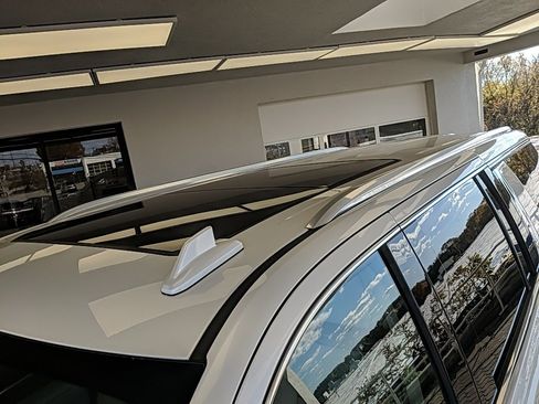 Used 2023 GMC Yukon XL Denali image 12