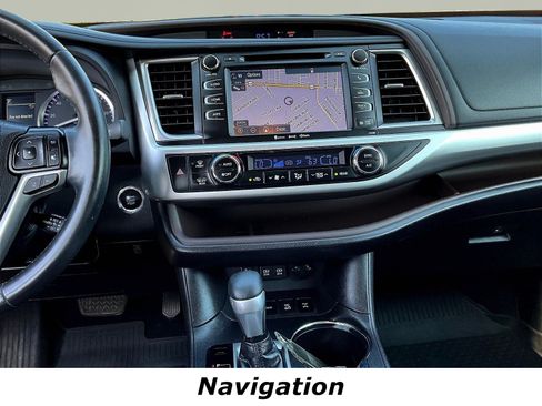 Used 2019 Toyota Highlander XLE AWD/4WD image 9