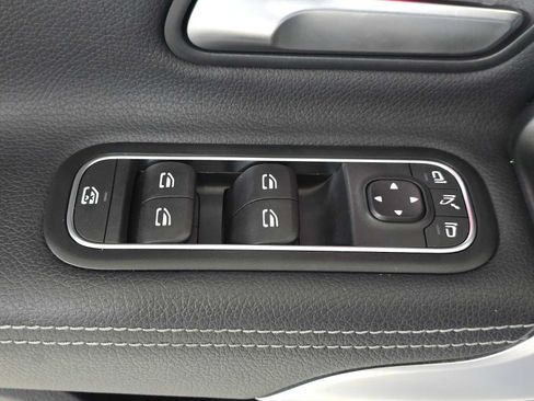 Used 2025 Mercedes-Benz CLA 250 4MATIC image 24