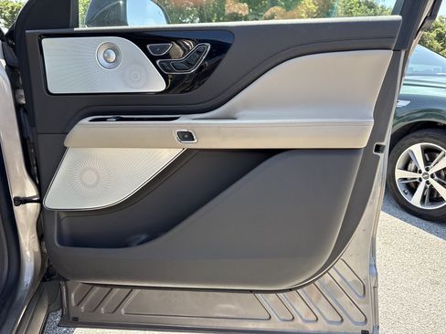 Used 2021 Lincoln Aviator Reserve w/ Equipment Group 201A RWD image 32