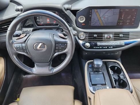 Used 2022 Lexus LS 500 w/ Accessory Package (Z2) RWD image 28