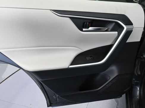 Used 2022 Toyota RAV4 XLE AWD/4WD image 28