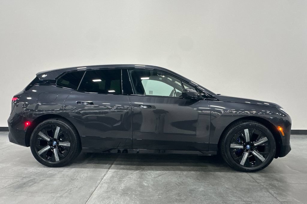 Used 2024 BMW iX xDrive50 w/ Sport Package AWD/4WD image 3