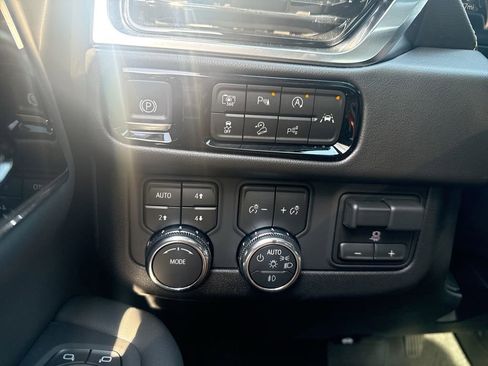 New 2026 GMC Yukon Elevation w/ Elevation Premium Package AWD/4WD image 18