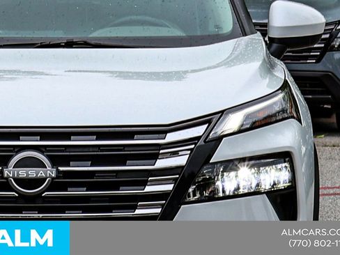 Used 2025 Nissan Rogue SV FWD image 15
