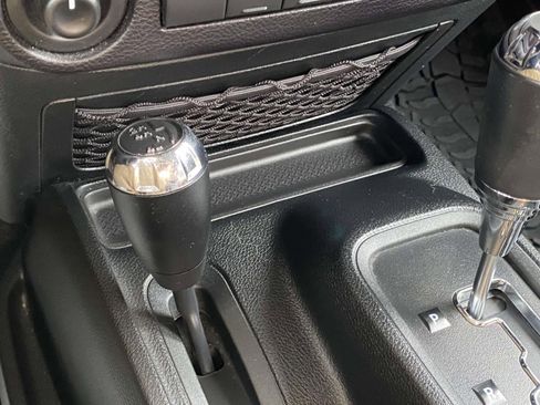 Used 2016 Jeep Wrangler Unlimited Sahara w/ Connectivity Group image 21