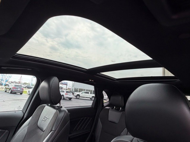 Used 2019 Ford Edge ST w/ Equipment Group 401A AWD/4WD image 17