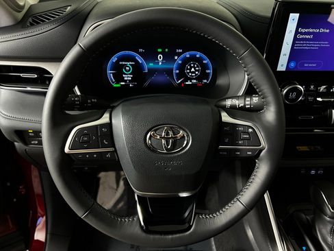 Certified 2026 Toyota Highlander Limited AWD/4WD image 16