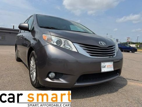 Used 2017 Toyota Sienna XLE w/ XLE Navigation Package FWD image 1