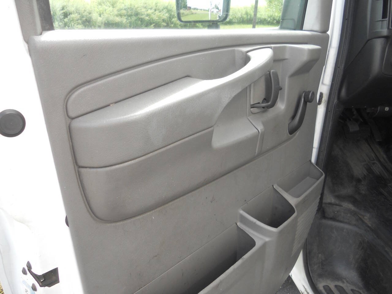 Used 2013 Chevrolet Express 3500 Extended RWD image 37