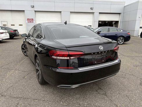 Used 2022 Volkswagen Passat 2.0T SE image 4