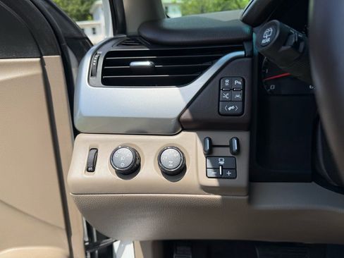 Used 2016 Chevrolet Suburban LTZ AWD/4WD image 18