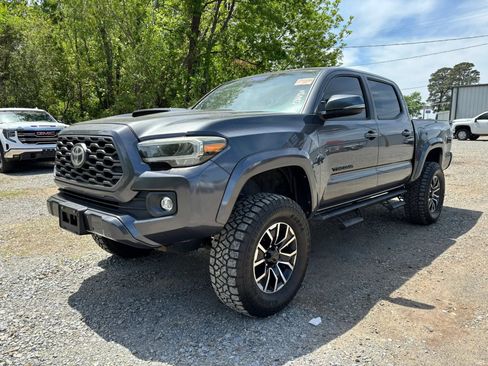 Used 2020 Toyota Tacoma TRD Sport w/ Technology Package RWD image 3
