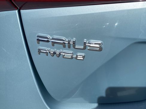 Used 2022 Toyota Prius LE image 26