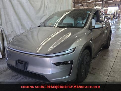 Used 2026 Tesla Model Y Long Range RWD image 1