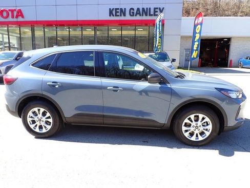 Used 2025 Ford Escape Active w/ Active Premium Tech Pack image 2