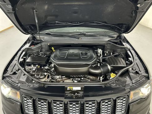 Used 2020 Jeep Grand Cherokee Altitude AWD/4WD image 25