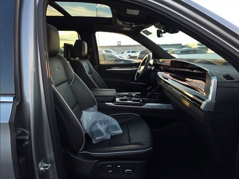 Certified 2025 Cadillac Escalade Premium Luxury image 7
