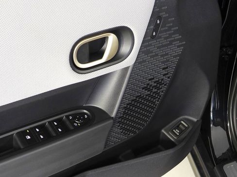 Certified 2025 MINI Cooper 4-Door Hardtop image 12