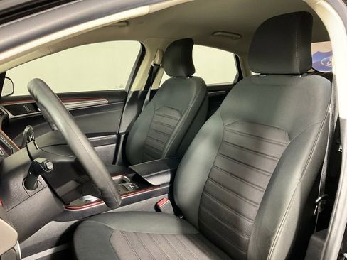 Used 2019 Ford Fusion SE FWD image 14