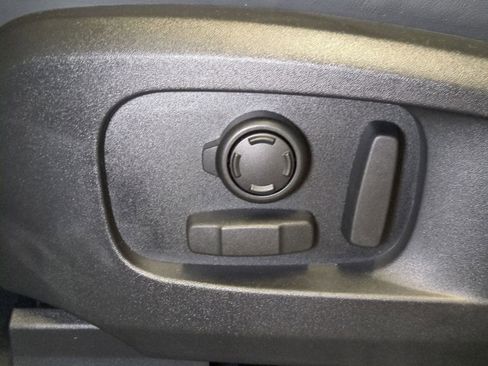 New 2026 Land Rover Defender 110 X-Dynamic SE image 14