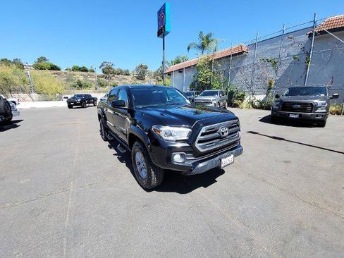 Used 2017 Toyota Tacoma SR5 w/ SR5 Appearance Package (SM) image 2