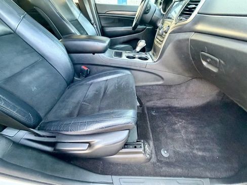 Used 2018 Jeep Grand Cherokee Altitude AWD/4WD image 19
