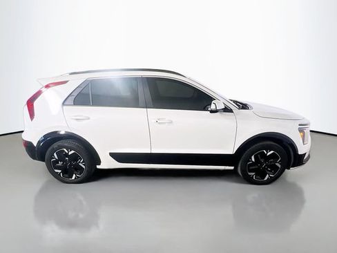 Used 2025 Kia Niro Wind w/ Wind Preserve Package FWD image 9